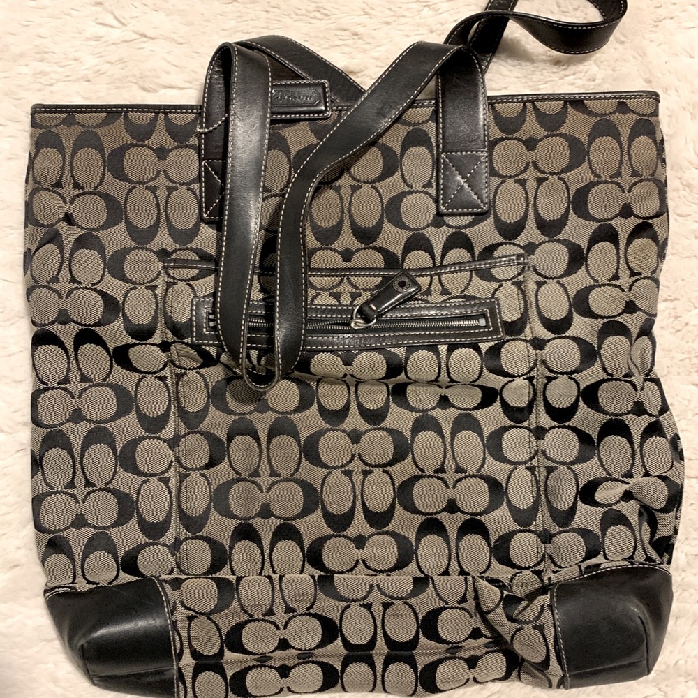 Coach Tote in Signature Canvas